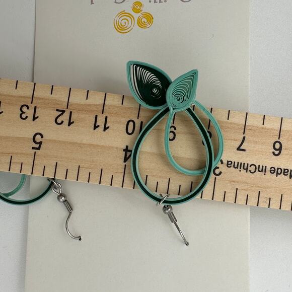 Quilled Dangle Leaf Earrings Green Paper Quilling Boho Peasant Cottage - Picture 4 of 5